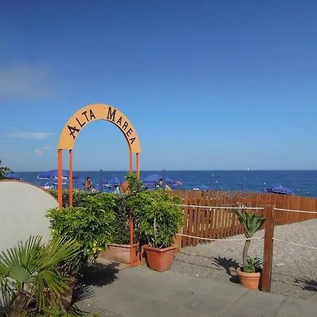In Riva Al Mare Con Posto Auto E Disponibilita Bicicletta Holiday home *